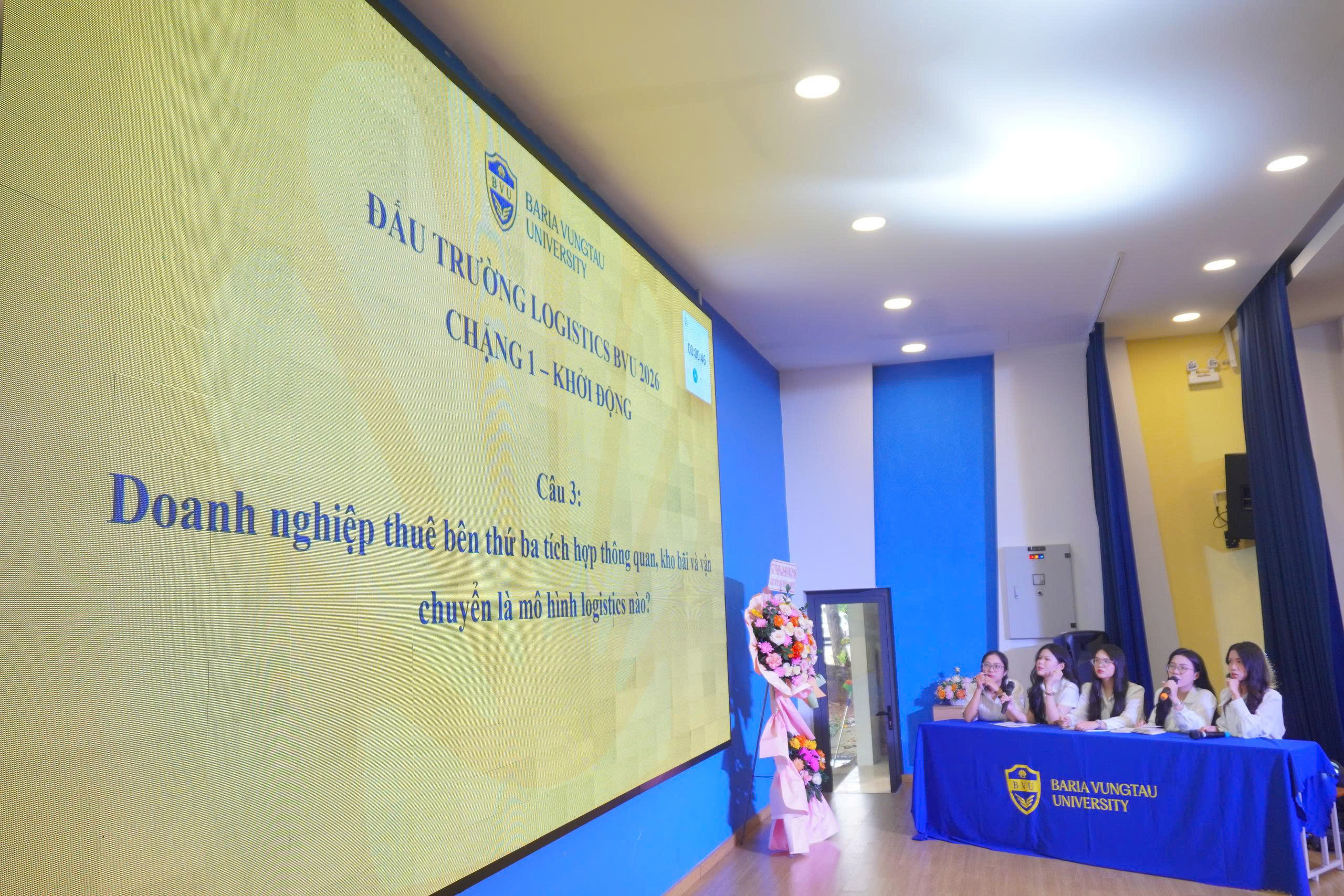 LOGIQUEENS – Quán quân chung kết cuộc thi “Đấu trường Logistics BVU 2026”