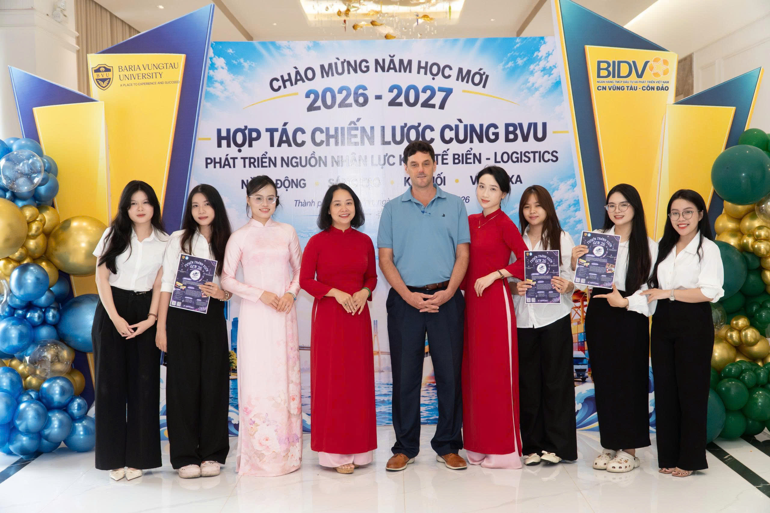 Góc nhìn thực chiến từ chuyên gia quốc tế về lĩnh vực Logistics tại lễ “Chào đón Tân sinh viên K2026” khoa Kinh tế Biển – Logistics