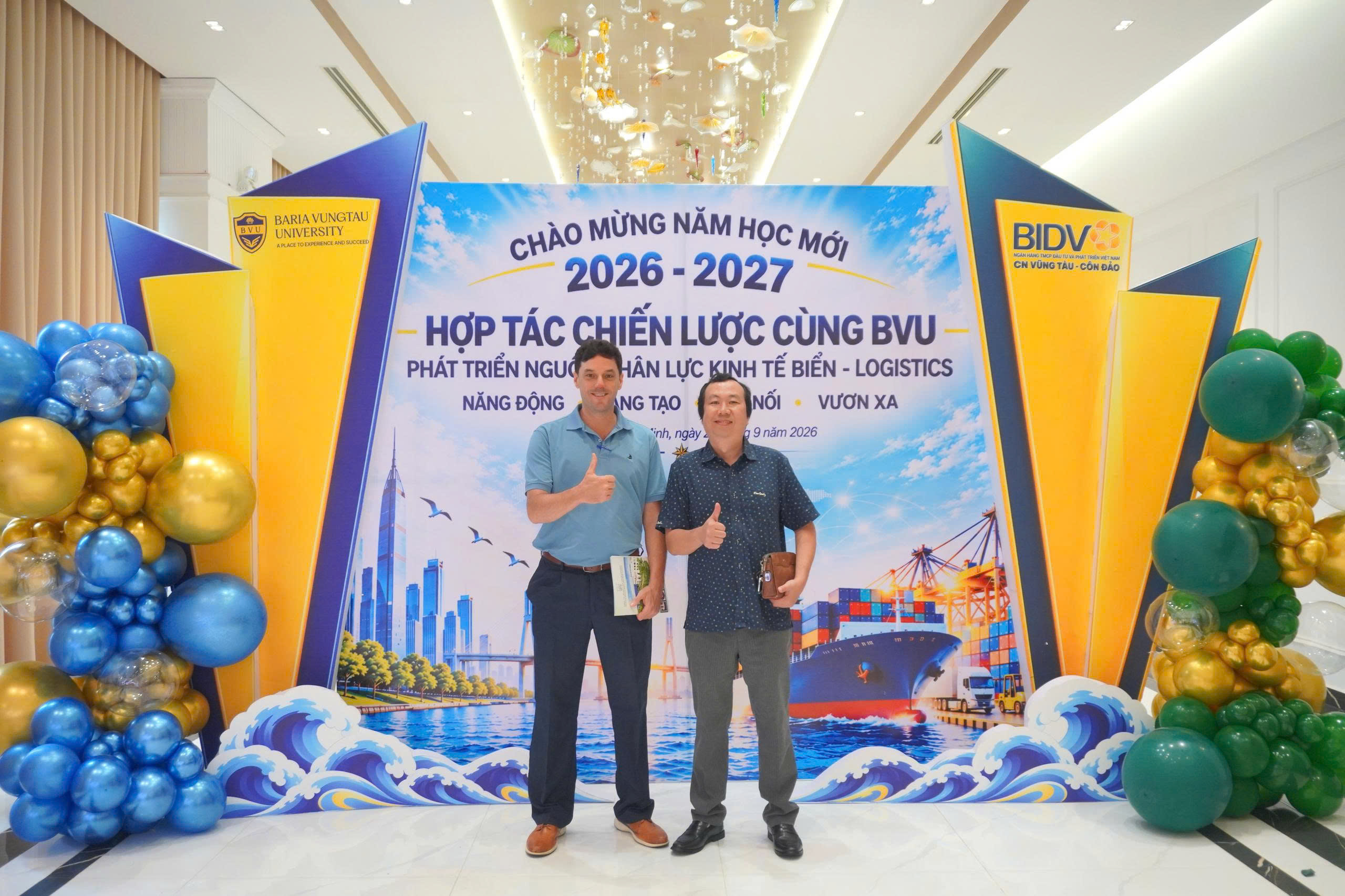 Góc nhìn thực chiến từ chuyên gia quốc tế về lĩnh vực Logistics tại lễ “Chào đón Tân sinh viên K2026” khoa Kinh tế Biển – Logistics