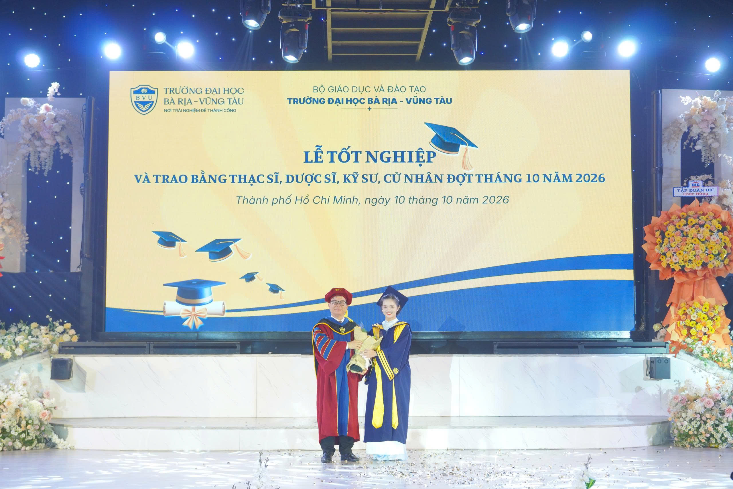 Ngày hội của hai thế hệ: Chốn tương phùng của ước vọng và hành trình vươn khơi 