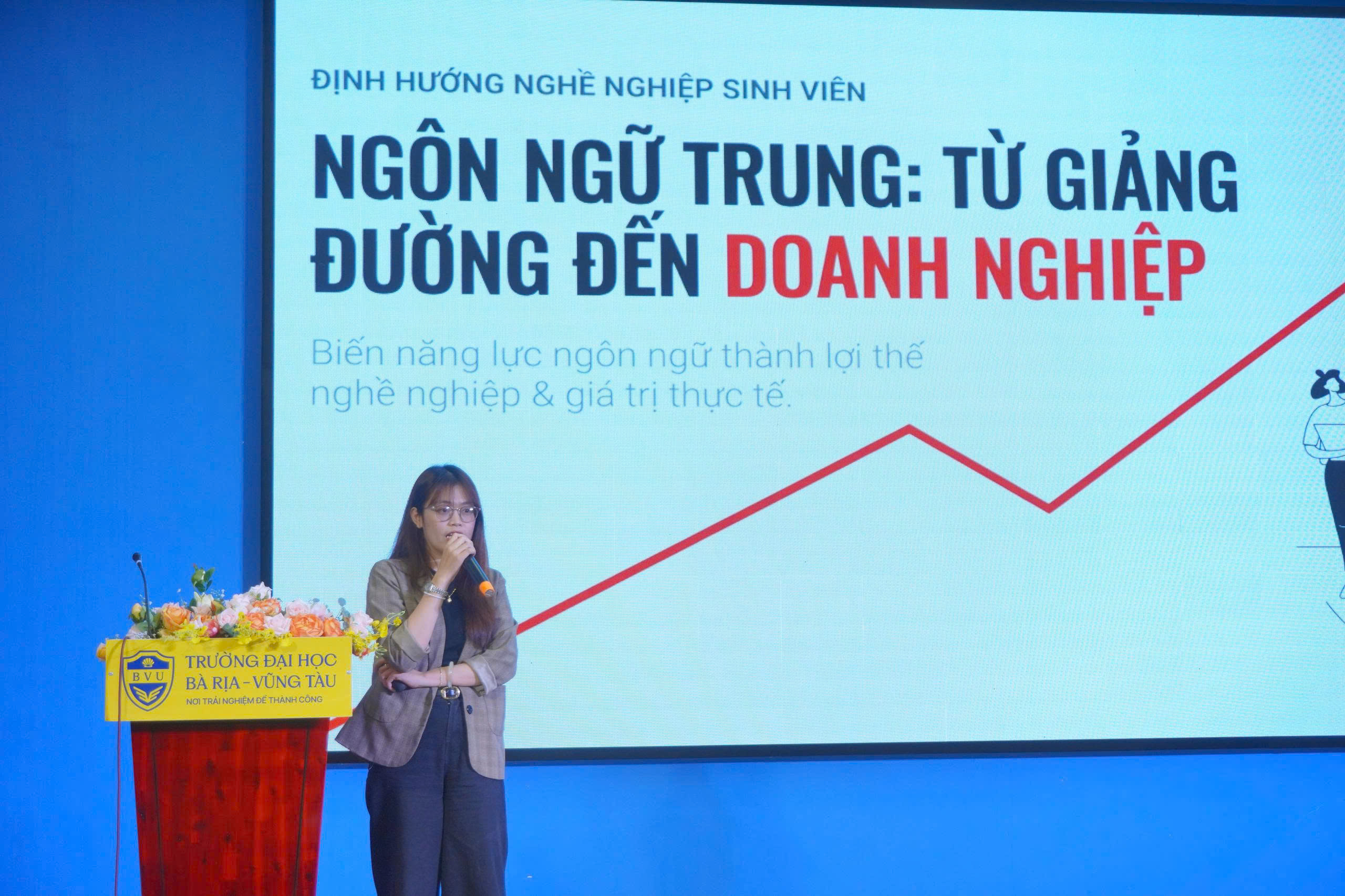 Doanh nghiệp tiếp sức tân sinh viên Khoa Ngôn ngữ – Văn hóa quốc tế