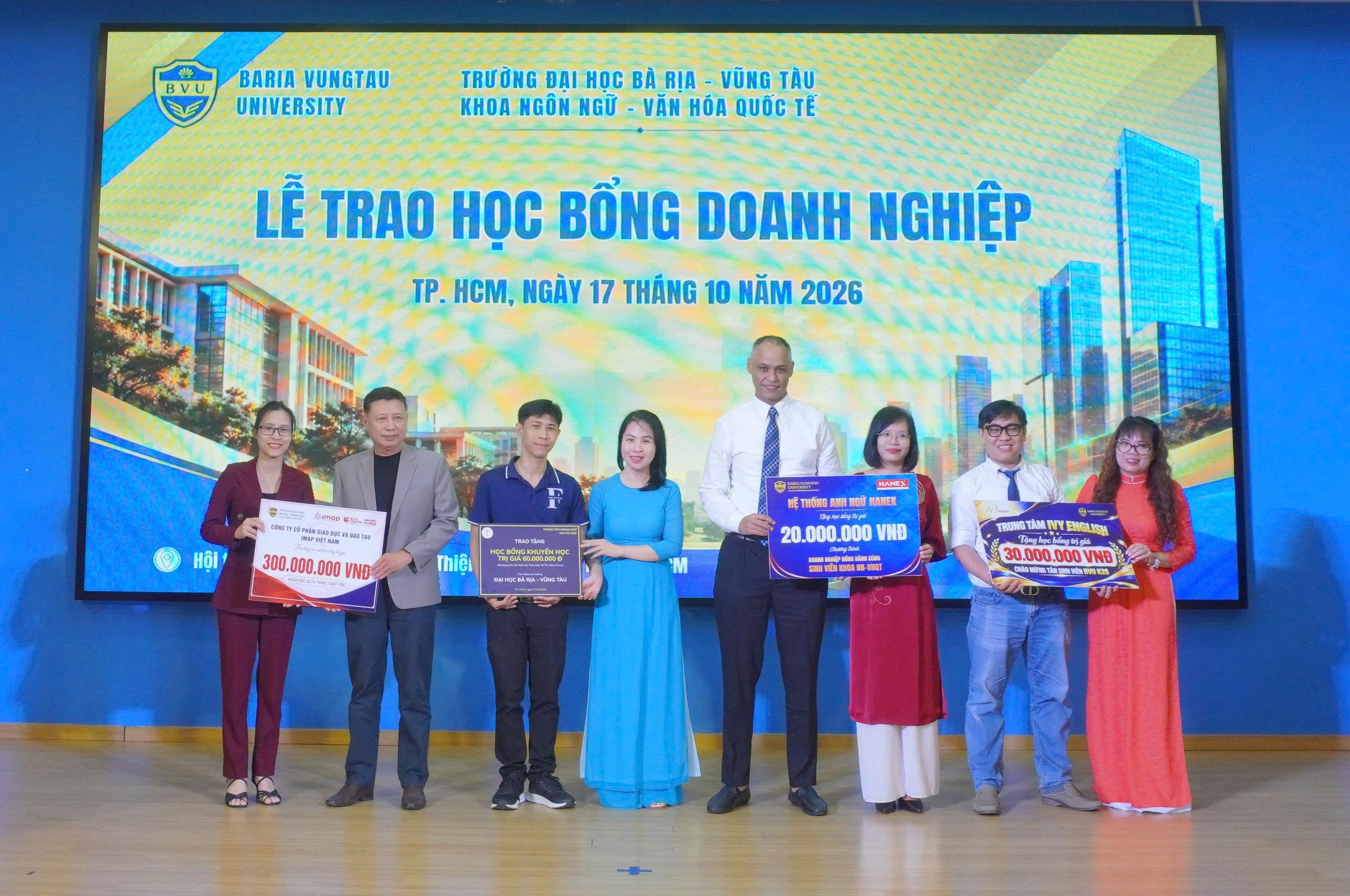Doanh nghiệp tiếp sức tân sinh viên Khoa Ngôn ngữ – Văn hóa quốc tế