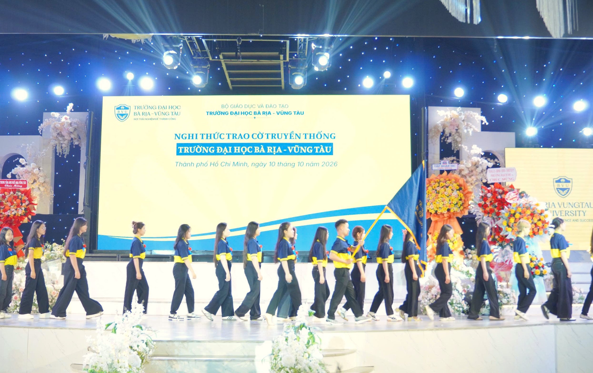 Ngày hội của hai thế hệ: Chốn tương phùng của ước vọng và hành trình vươn khơi 