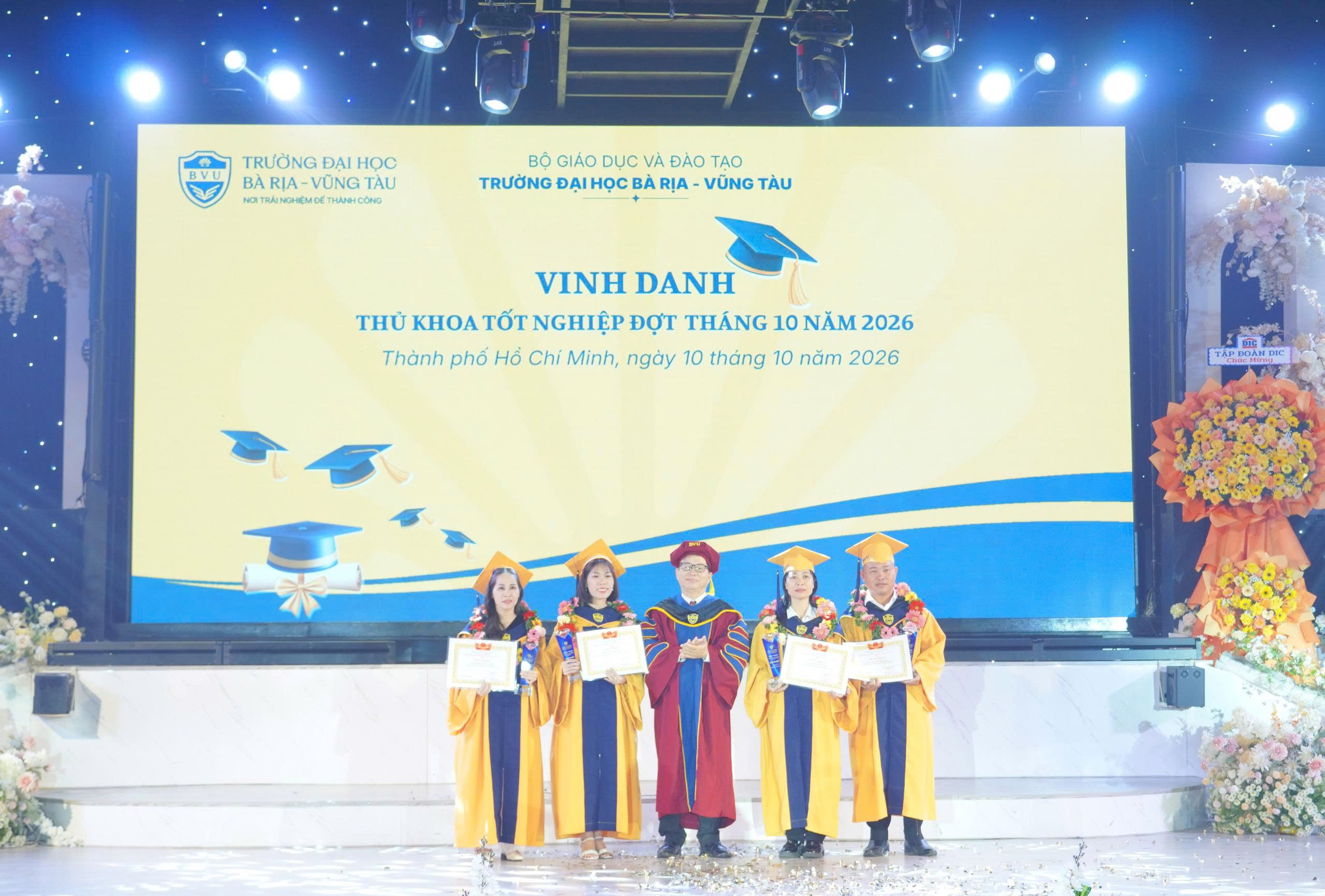 Ngày hội của hai thế hệ: Chốn tương phùng của ước vọng và hành trình vươn khơi 