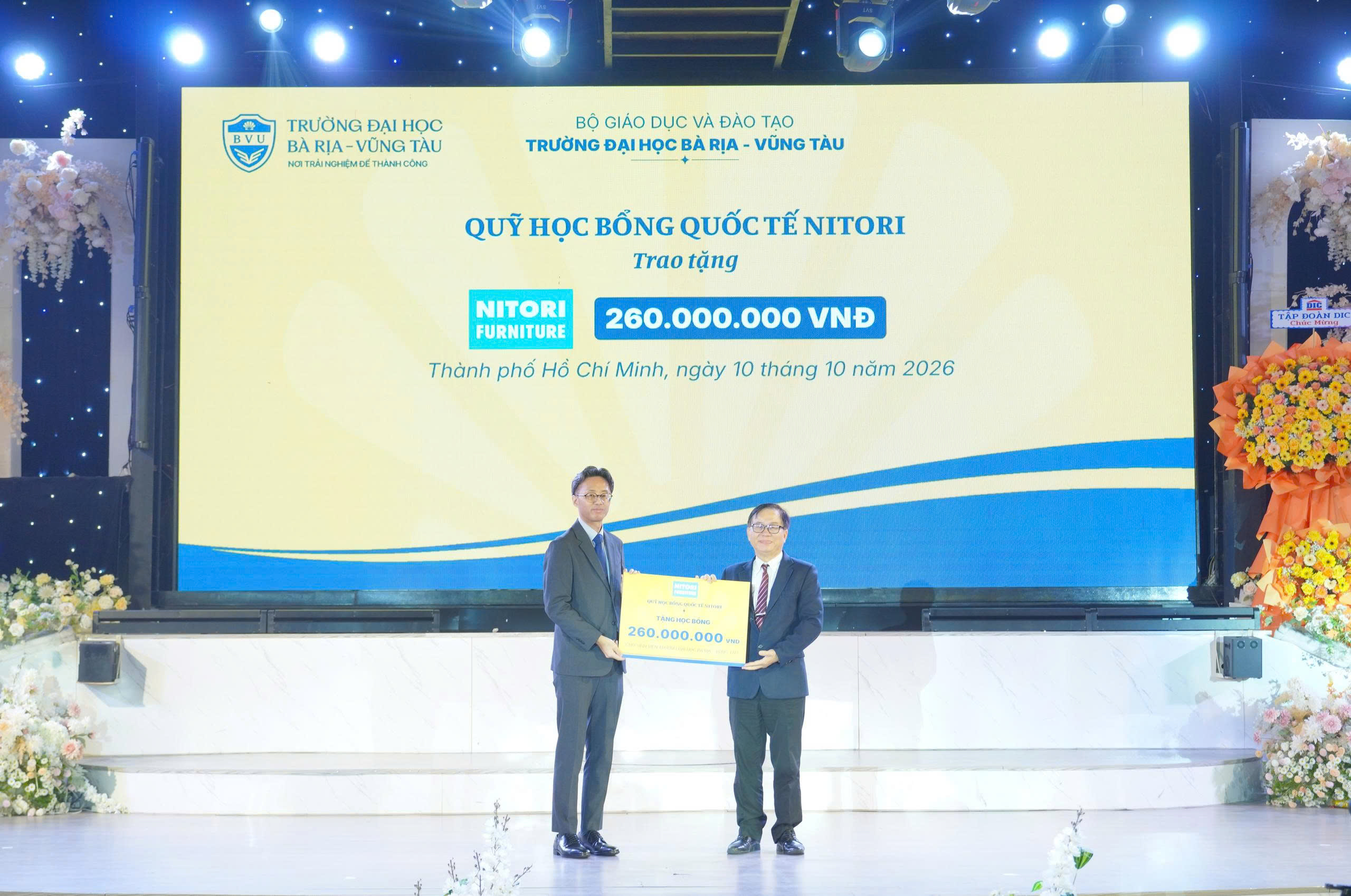 Ngày hội của hai thế hệ: Chốn tương phùng của ước vọng và hành trình vươn khơi 