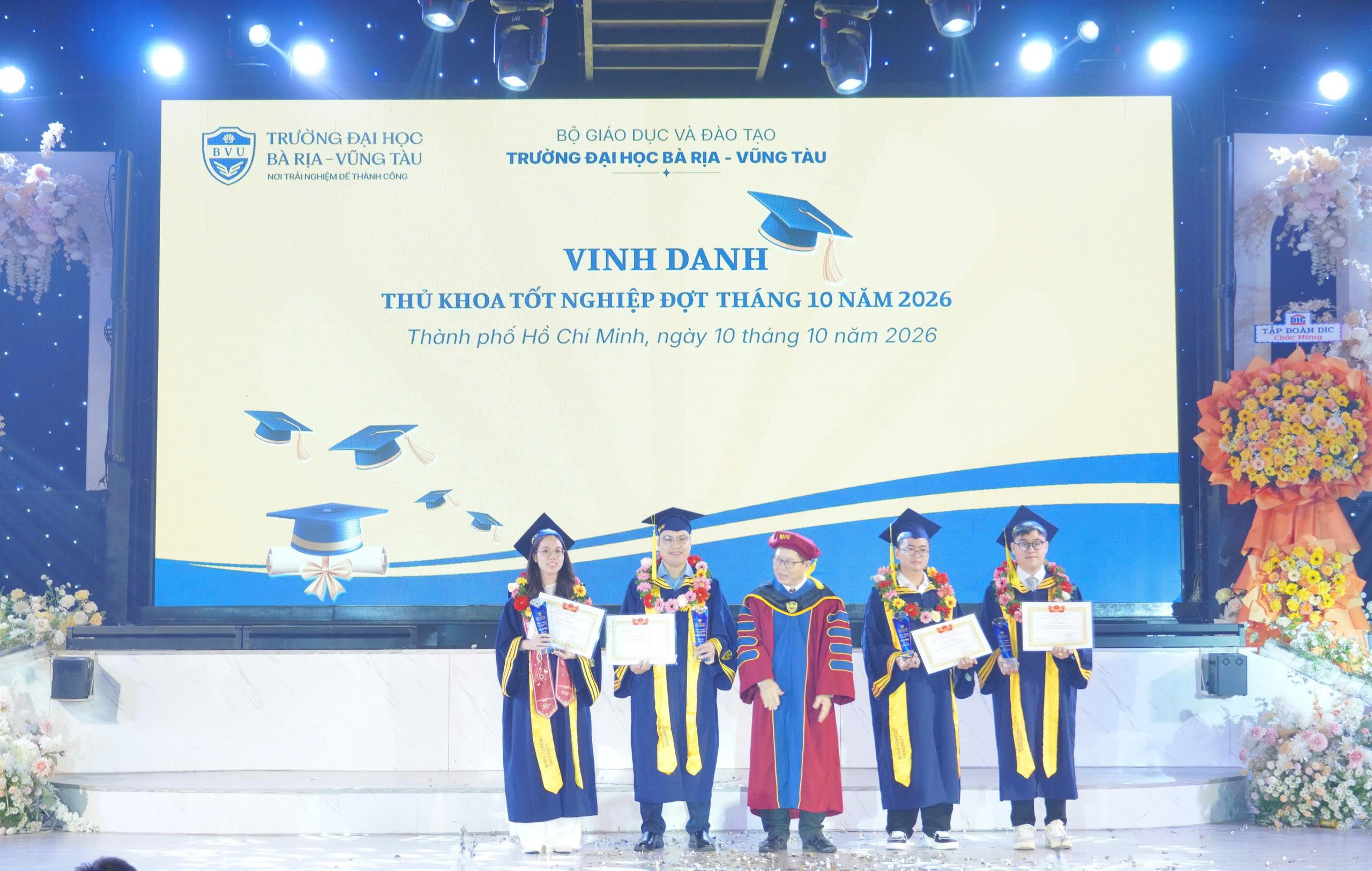 Ngày hội của hai thế hệ: Chốn tương phùng của ước vọng và hành trình vươn khơi 