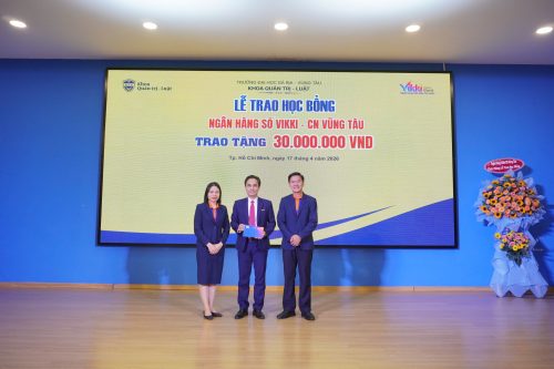 BVU ĐẨY MẠNH KẾT NỐI DOANH NGHIỆP, TRAO HỌC BỔNG TIẾP SỨC SINH VIÊN TRƯỚC HỌC KỲ DOANH NGHIỆP