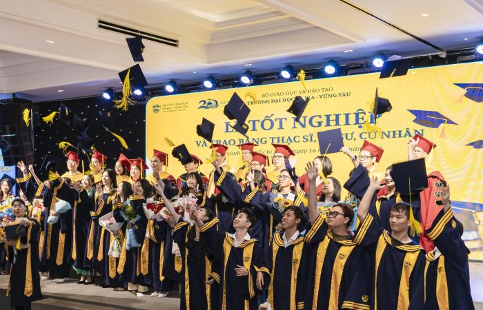 HƠN 1.200 TÂN THẠC SĨ, KỸ SƯ, CỬ NHÂN BVU TỐT NGHIỆP: KHOẢNH KHẮC “CHUYẾN TÀU THANH XUÂN RA KHƠI”