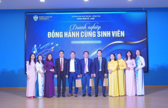 Nhiều Thẩm phán, Ceo, Tổng Giám đốc doanh nghiệp… đến tiếp lửa thực tế cho Tân sinh viên Khoa Kinh tế – Luật BVU