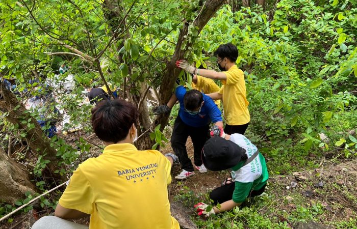 “Ngày Chủ nhật xanh” – Hưởng ứng Ngày Môi trường Thế giới: Đoàn Trường BVU Xung Kích Bảo Vệ Môi Trường