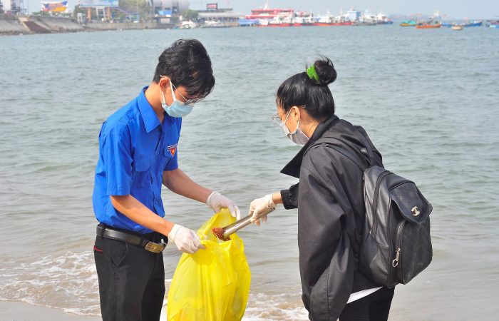 Ra Quân Hưởng Ứng “Ngày Chủ nhật xanh” – BVU Tham Gia Chiến Dịch “Làm Cho Thế Giới Sạch Hơn” Năm 2024