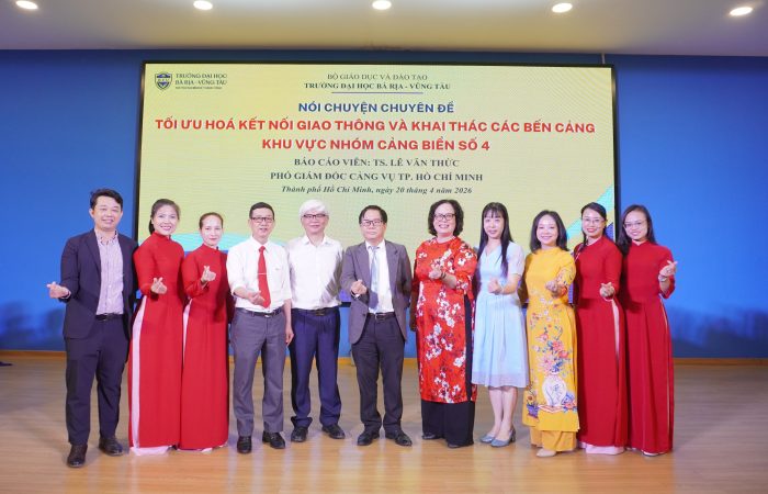 Tối ưu kết nối – mở lối tương lai: Góc nhìn thực tiễn từ chuyên đề về cảng biển Nhóm 4