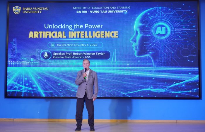Khai phá sức mạnh AI: Thông điệp mạnh mẽ từ Giáo sư Robert Winston Taylor đến sinh viên BVU 