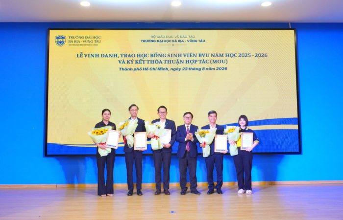 BVU trao gần 400 triệu đồng học bổng và ký kết Thỏa thuận hợp tác cùng các doanh nghiệp
