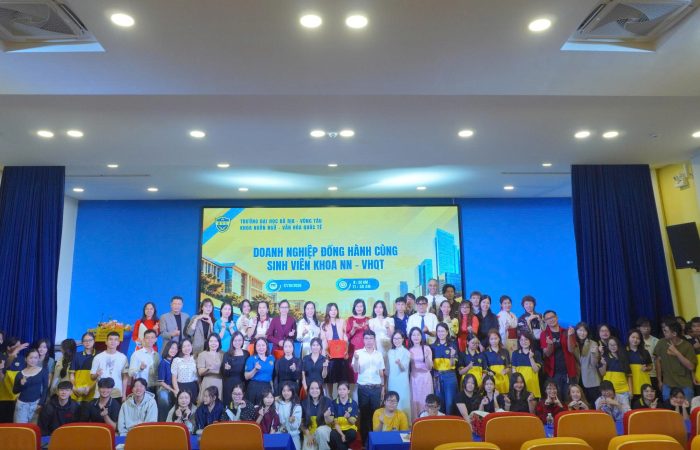 Doanh nghiệp tiếp sức tân sinh viên Khoa Ngôn ngữ – Văn hóa quốc tế