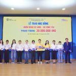 BVU ĐẨY MẠNH KẾT NỐI DOANH NGHIỆP, TRAO HỌC BỔNG TIẾP SỨC SINH VIÊN TRƯỚC HỌC KỲ DOANH NGHIỆP