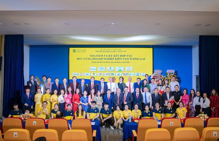 Doanh nghiệp đồng hành cùng BVU, trao học bổng cho sinh viên Khoa Kinh tế biển – Logistics.